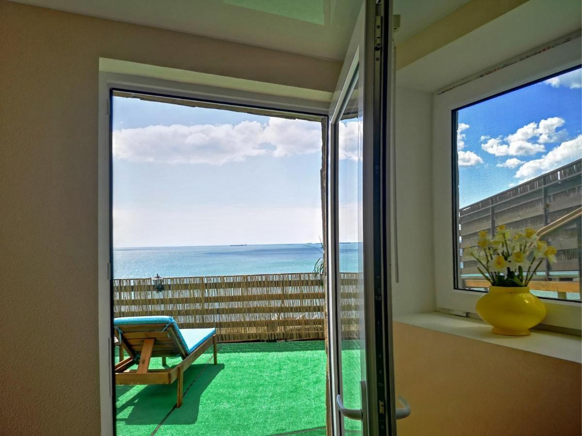 Sea View Apartments Odessa Exteriör bild